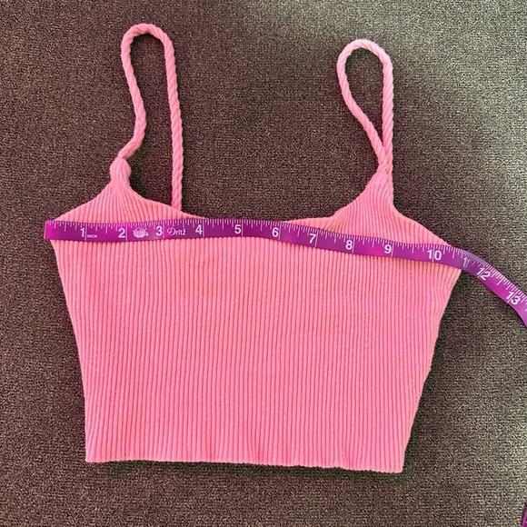 Chic Pink Ribbed Crop Top - Picture 3 of 4